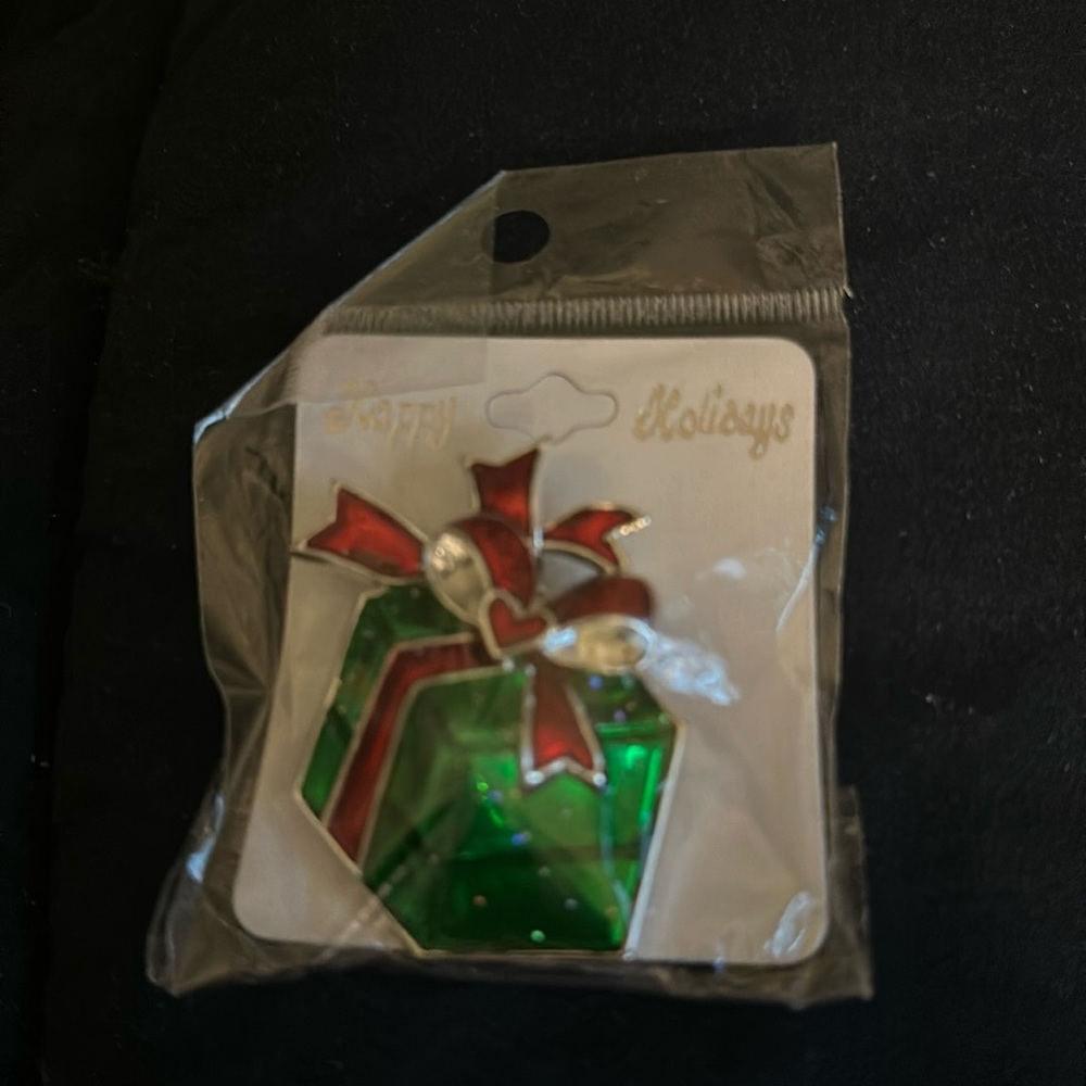 Vintage holiday gift box, brooch